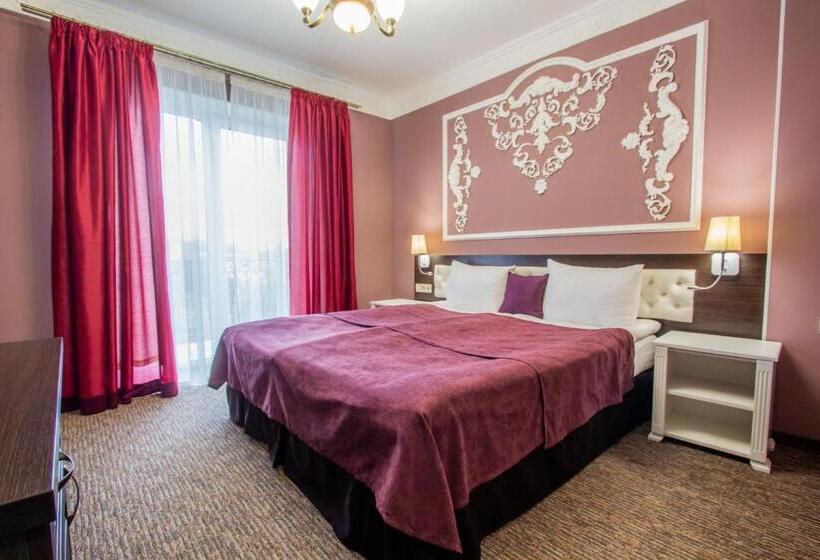 اتاق راحتی سه تخته, Poeziya Mandriv