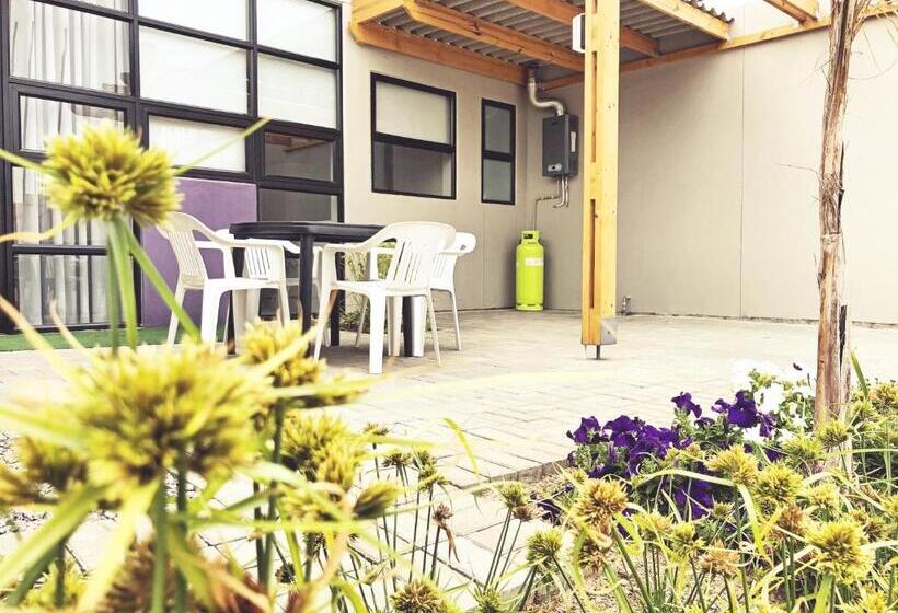 استودیوی استاندارد, The Cabin