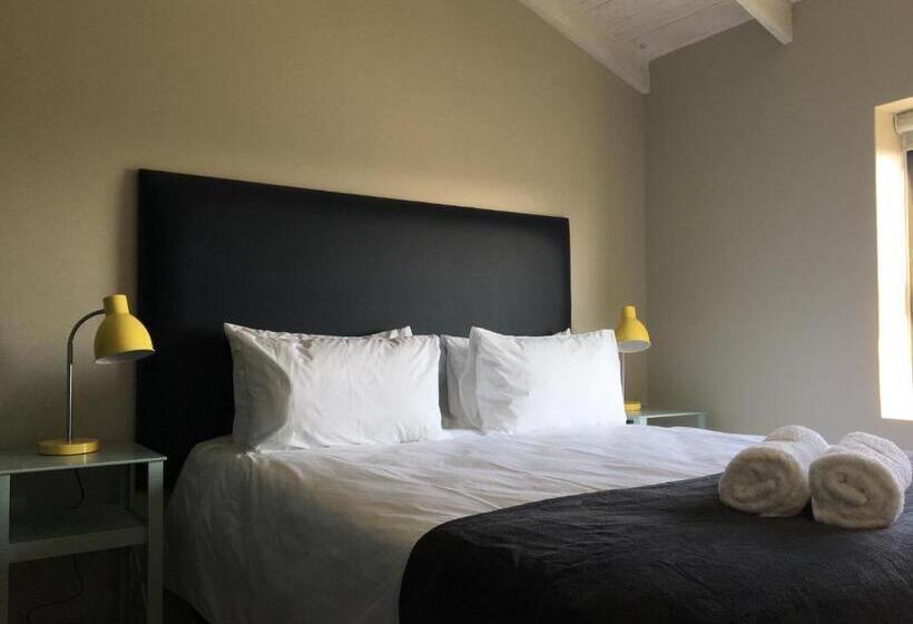 استودیوی استاندارد, The Cabin