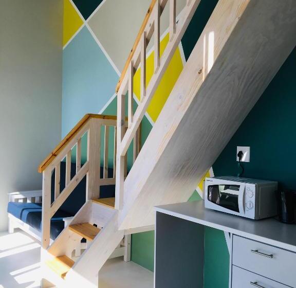 استودیوی استاندارد, The Cabin