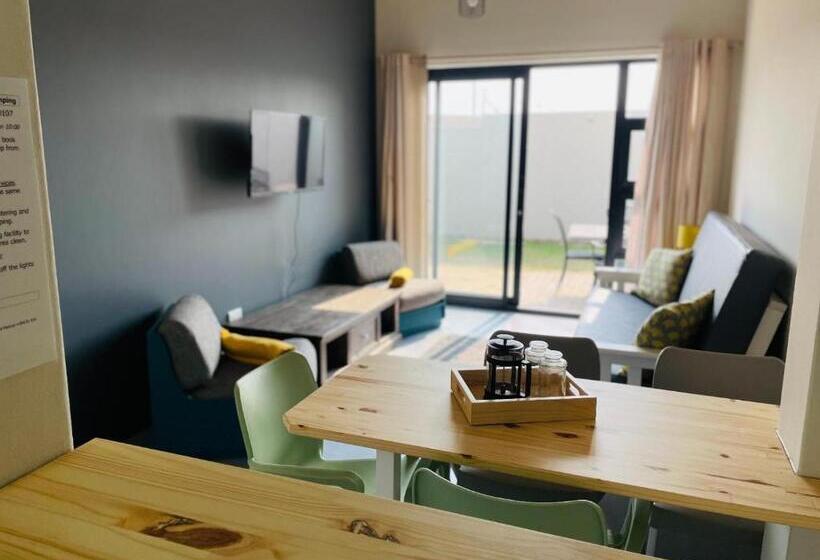 آپارتمان راحتی 1 خوابه, The Cabin