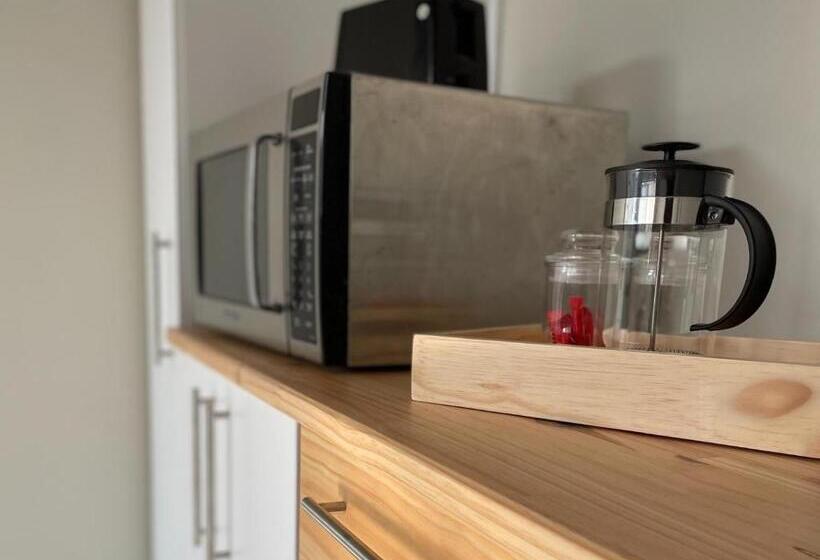 آپارتمان سوپریور 1 خوابه, The Cabin