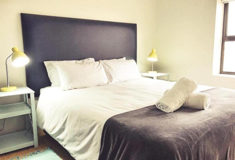 استودیوی استاندارد, The Cabin