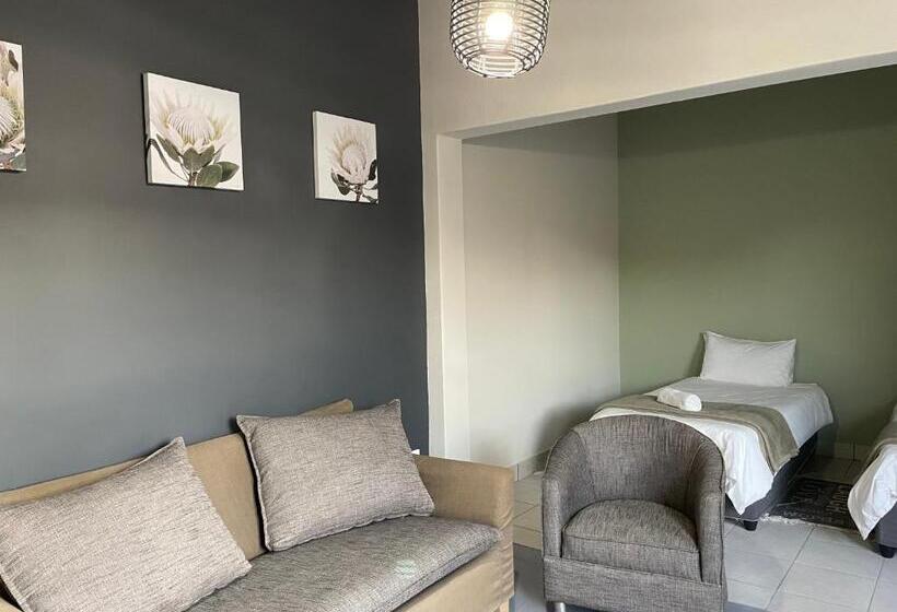 استودیوی استاندارد, The Cabin