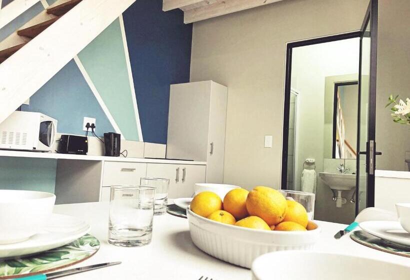 استودیوی استاندارد, The Cabin