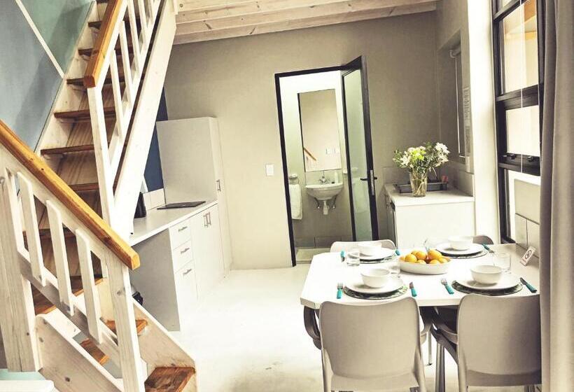 استودیوی استاندارد, The Cabin