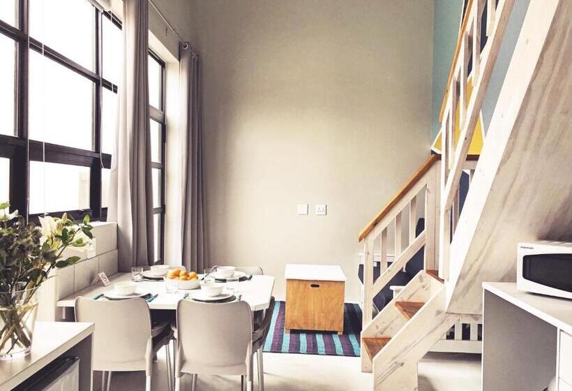 استودیوی استاندارد, The Cabin