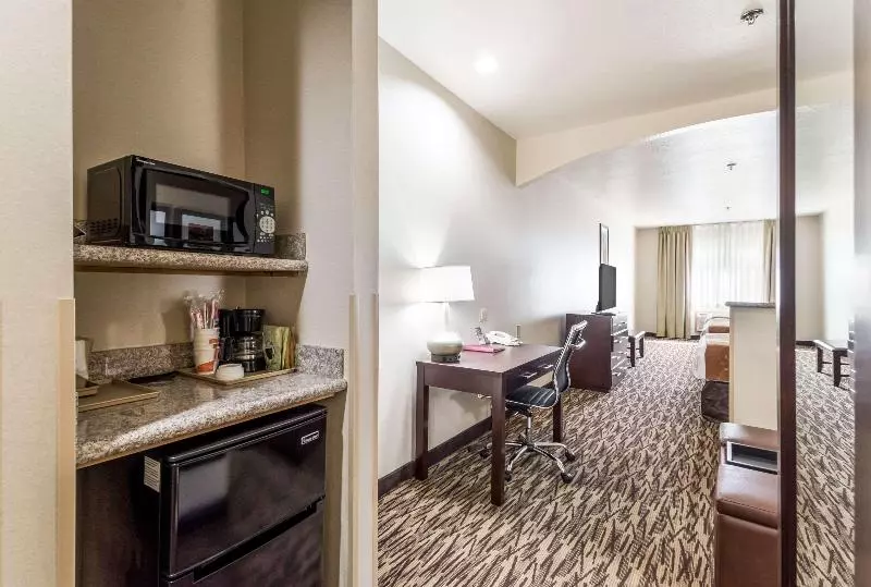 スイート, Comfort Suites Portland Airport