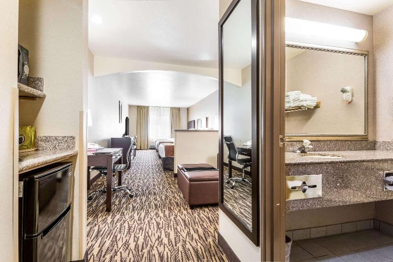 스위트, Comfort Suites Portland Airport