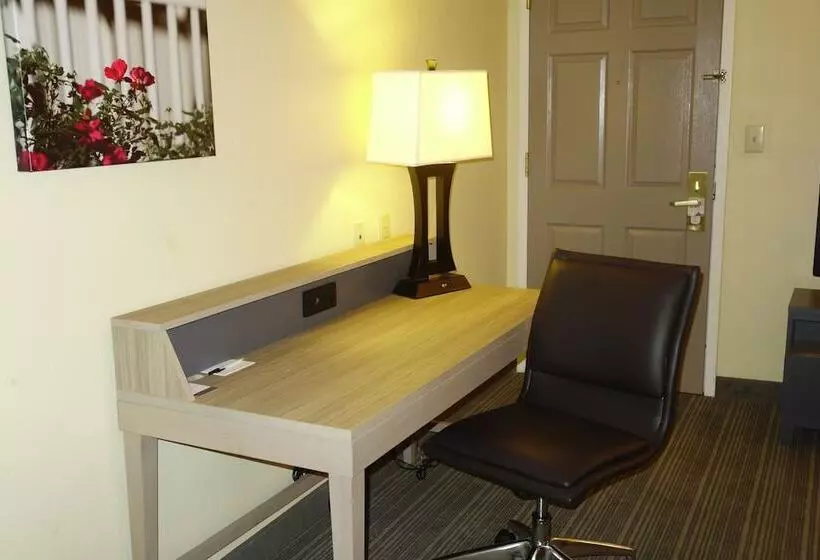 身障者適用スイートルーム, Country Inn & Suites By Radisson, Burlington Elon , Nc