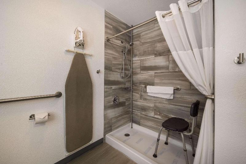 带大床的标准间, Country Inn & Suites By Radisson, Freeport, Il