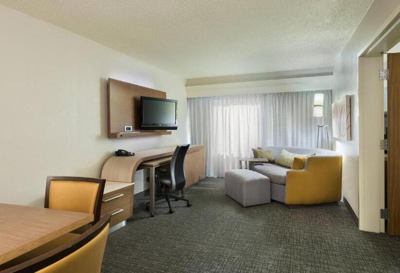 Suite King Size Bed, Courtyard By Marriott Wilmington/wrightsville Beach