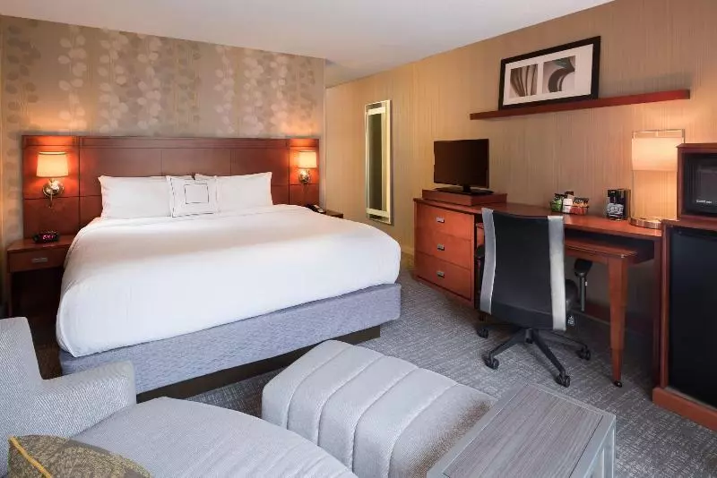 キングサイズベッドのスタンダードルーム, Courtyard By Marriott New Haven Orange