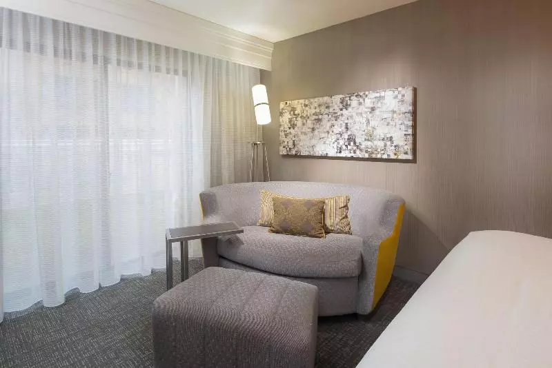 キングサイズベッドのスタンダードルーム, Courtyard By Marriott New Haven Orange