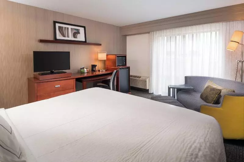 キングサイズベッドのスタンダードルーム, Courtyard By Marriott New Haven Orange