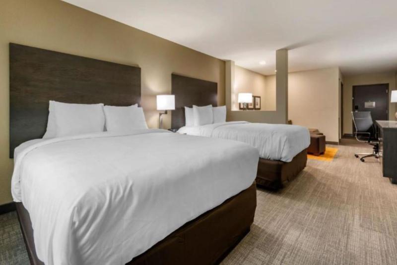 带大床的豪华间, Travelodge By Wyndham Absecon Atlantic City