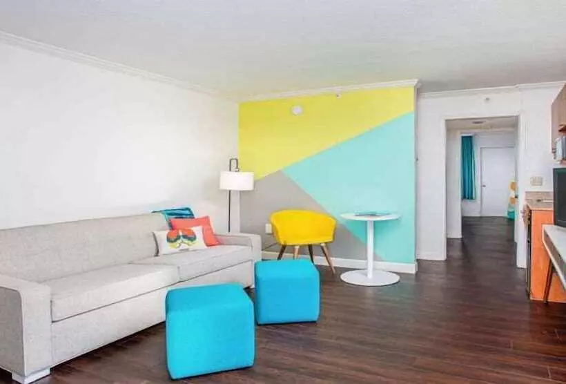 スイート, Beachside Hotel And Suites