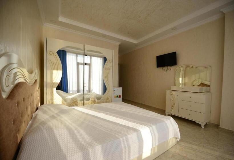 اتاق استاندارد با بالکن و چشم‌انداز دریا, Medea Kvariati