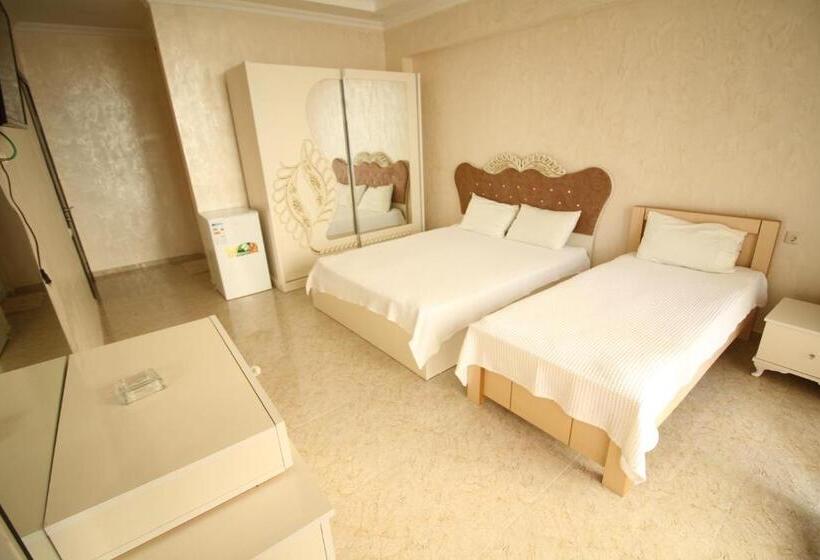 Triple Room Sea View, Medea Kvariati