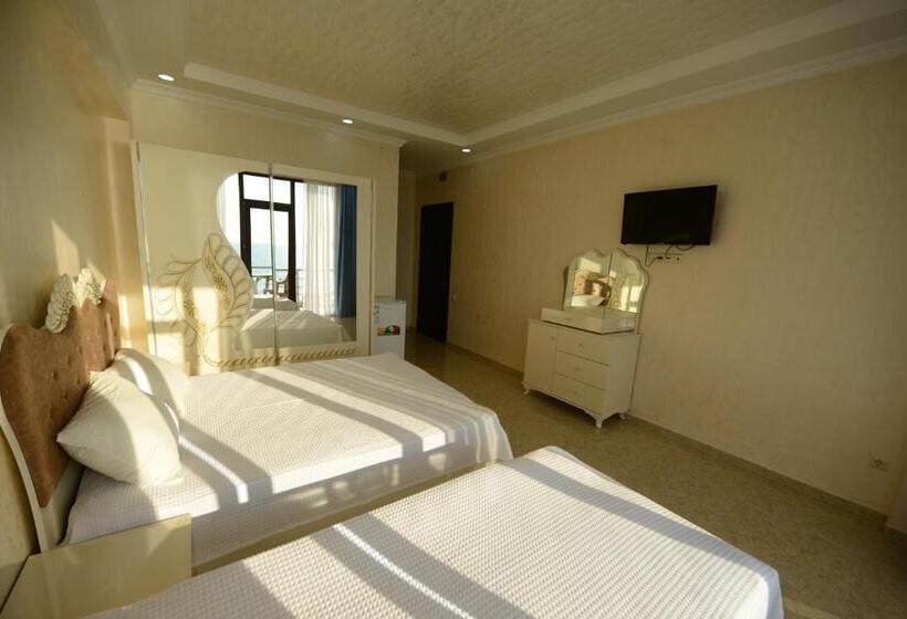 Triple Room Sea View, Medea Kvariati