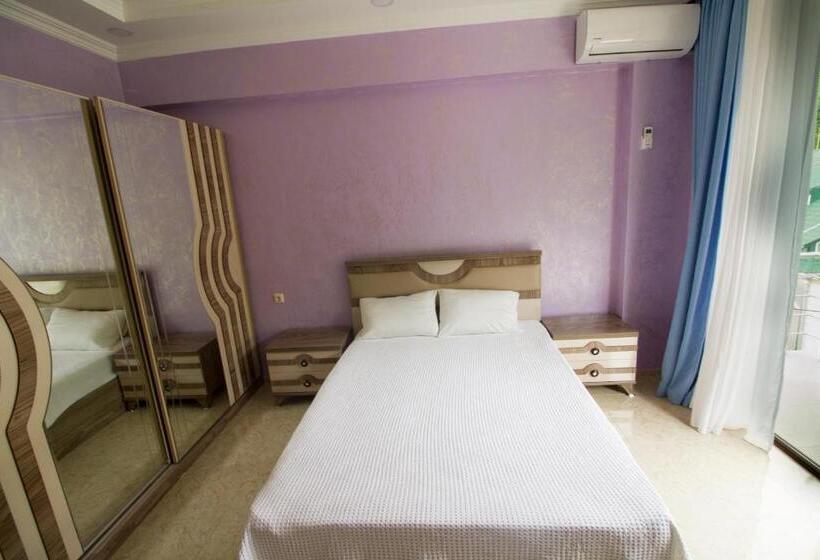 اتاق استاندارد سه نفره, Medea Kvariati