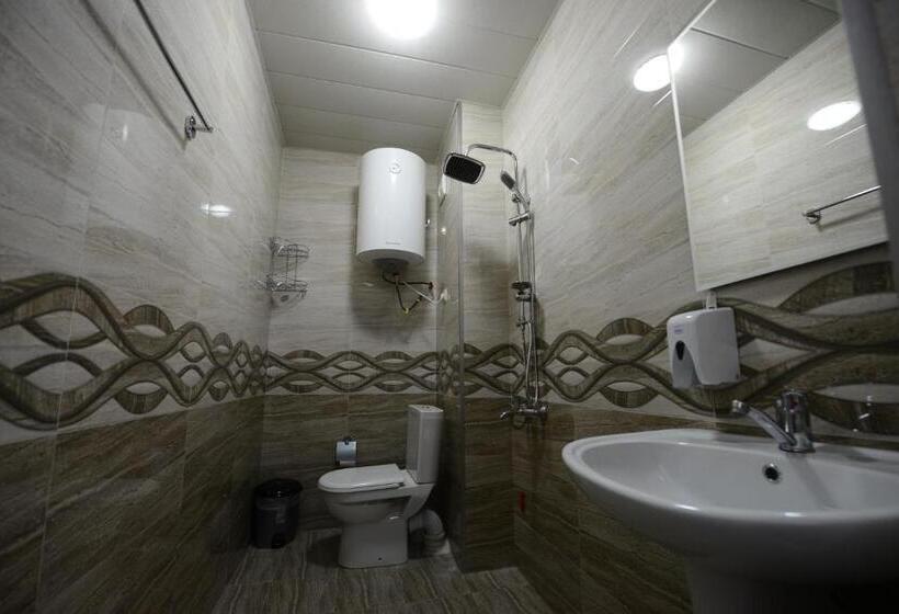 سوییت با چشم‌انداز دریا, Medea Kvariati