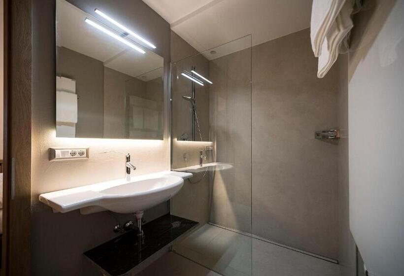 דירת חדר בקומת קרקע, Villa Aurelia