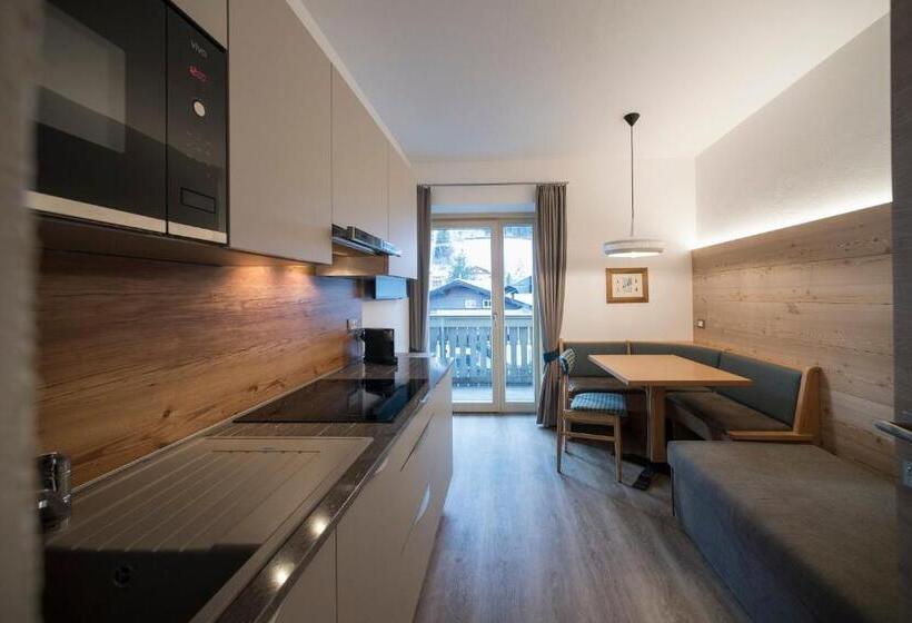 דירת חדר בקומת קרקע, Villa Aurelia