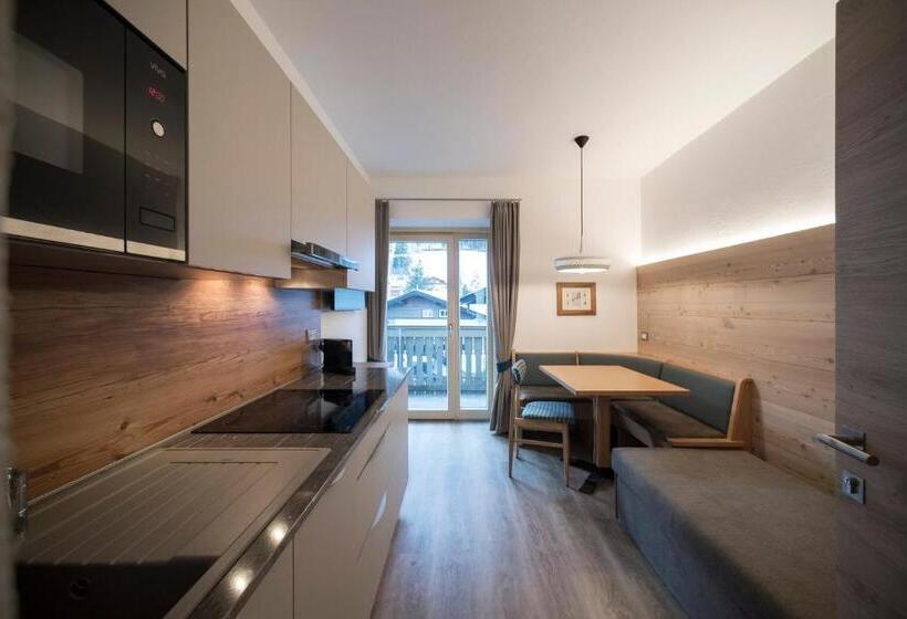 דירת חדר בקומת קרקע, Villa Aurelia