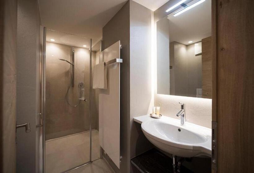 דירת חדר, Villa Aurelia