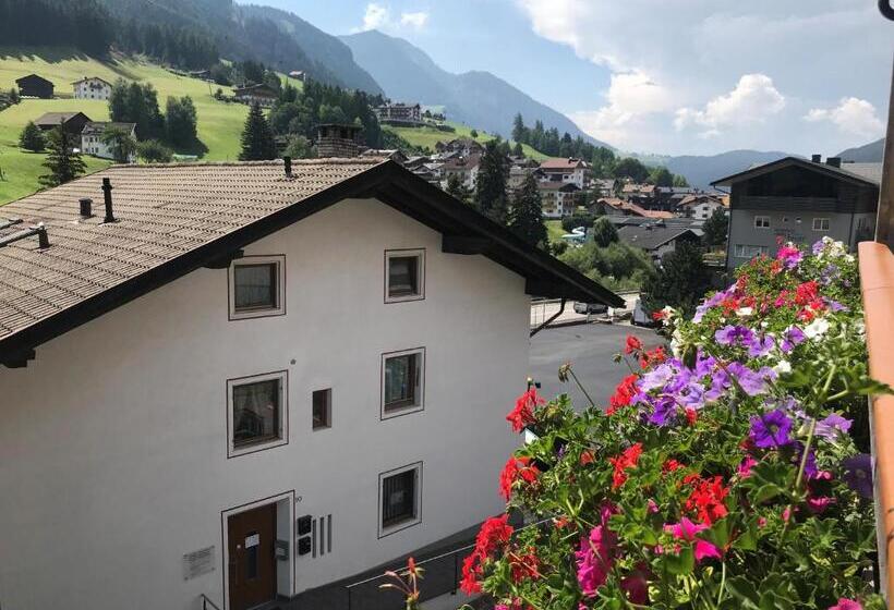 דירת חדר, Villa Aurelia