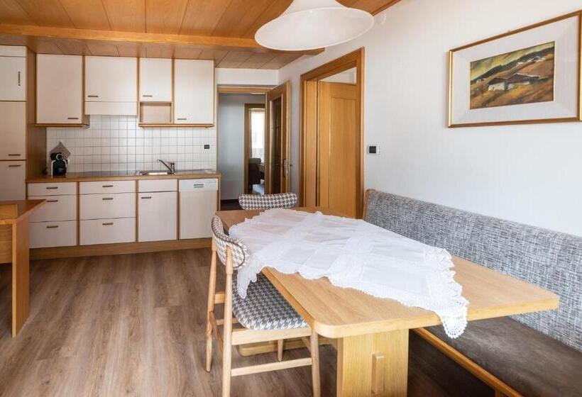 דירת שני חדרים, Villa Aurelia