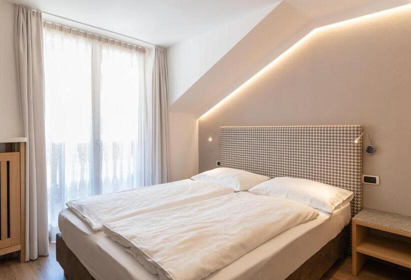 דירת שני חדרים, Villa Aurelia