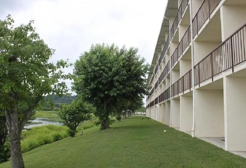 キングサイズベッドのスタンダードルーム, Landmark Inn