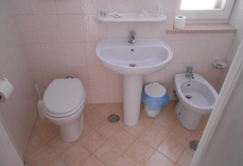 اتاق استاندارد سه نفره, Pensione Verde Luna