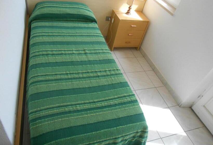 اتاق استاندارد سه نفره, Pensione Verde Luna