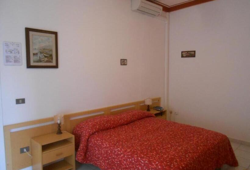 اتاق استاندارد سه نفره, Pensione Verde Luna