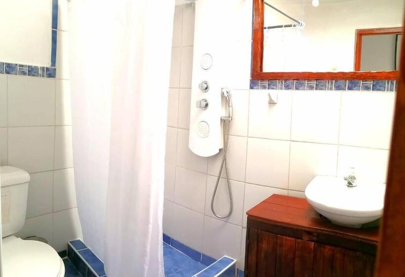 חדר סטנדרט לשלושה, International Hostels