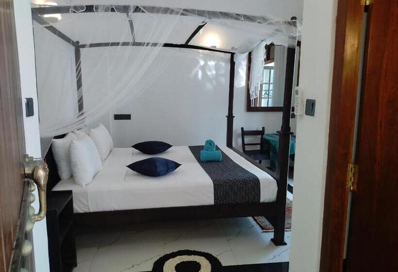 اتاق لوکس با بالکن و چشم‌انداز دریا, Kolition Villa