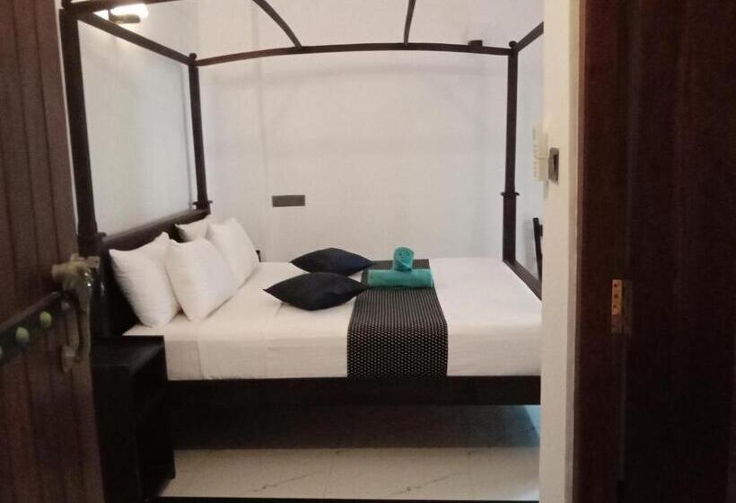 اتاق لوکس با بالکن و چشم‌انداز دریا, Kolition Villa