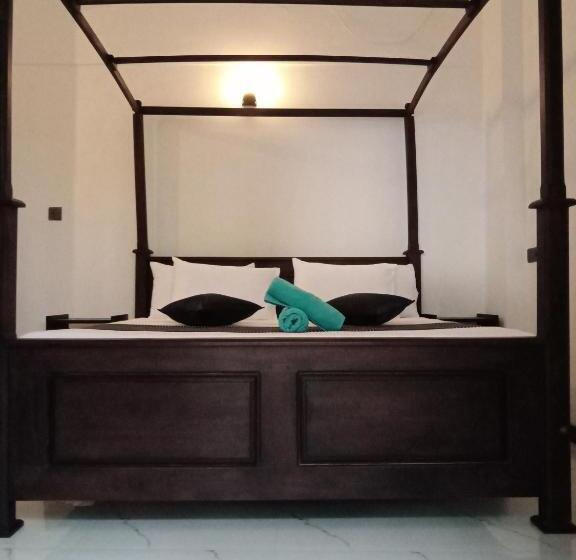 اتاق لوکس با بالکن و چشم‌انداز دریا, Kolition Villa