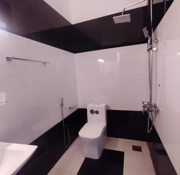 اتاق خانوادگی, Kolition Villa