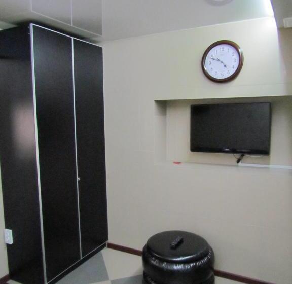 이코노미 룸, Guest House Khan