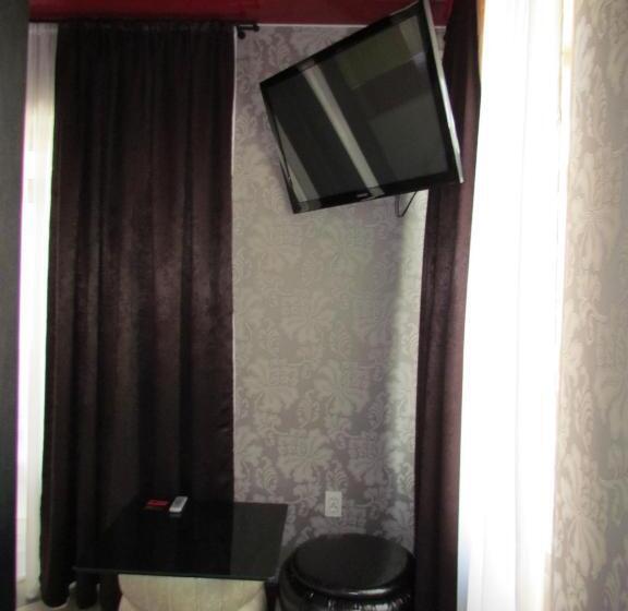 اتاق استاندارد چهار تخته, Guest House Khan