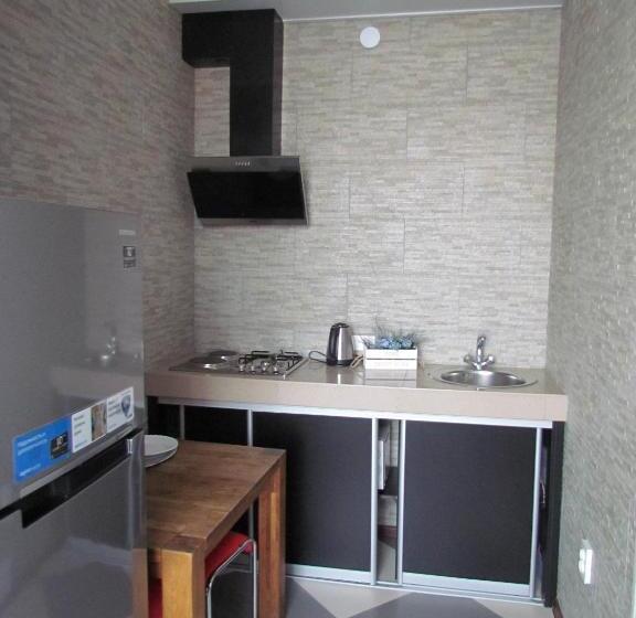 سوئیت با بالکن, Guest House Khan