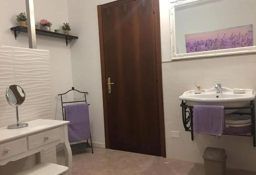 スタンダードルーム, A Casa Di Laura