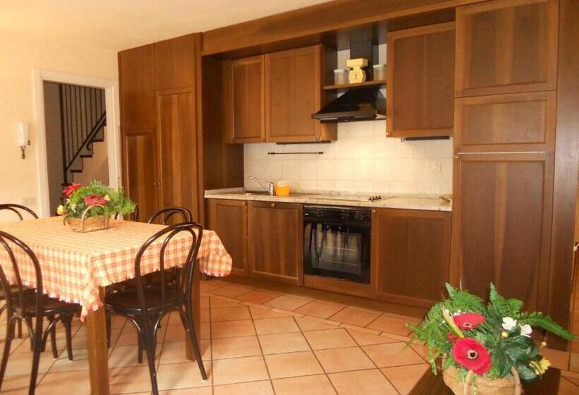 Apartamento 2 Quartos com Varanda, Residence Villa Avisio