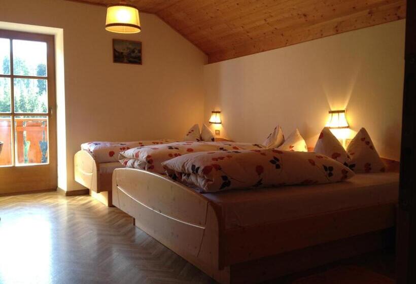 חדר סטנדרט לשלושה עם מרפסת, Gasthof Meierei