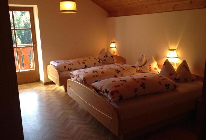 חדר סטנדרט לשלושה עם מרפסת, Gasthof Meierei