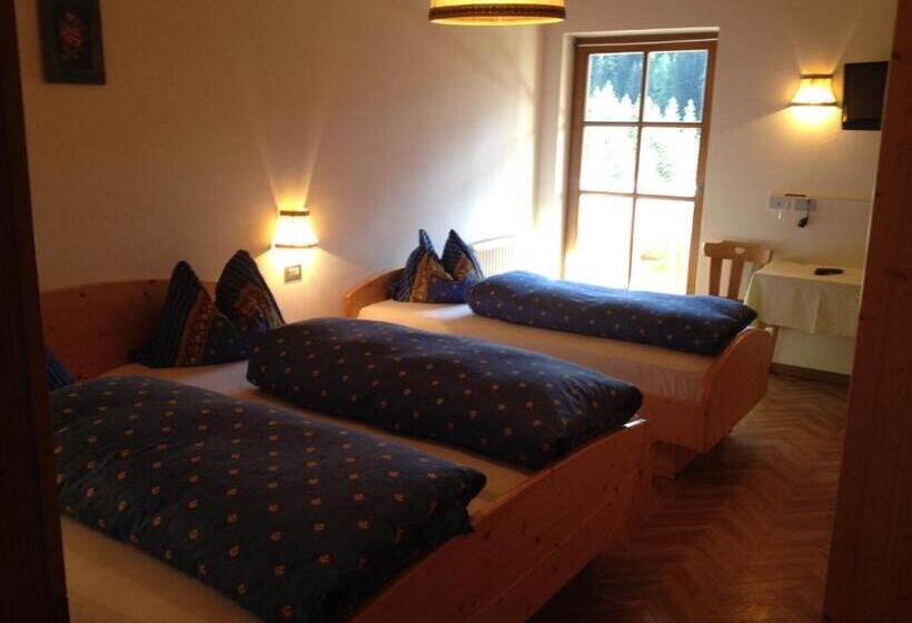חדר סטנדרט לשלושה עם מרפסת, Gasthof Meierei